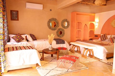 Bed, Living room, Photo of the whole room, Seating area, Bedroom, air conditioner