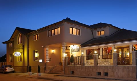 Facade/entrance