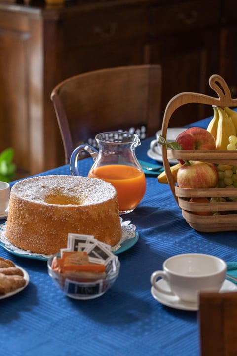 Food and drinks, Food, Breakfast, Continental breakfast, Buffet breakfast, Italian breakfast, English/Irish breakfast, Drinks