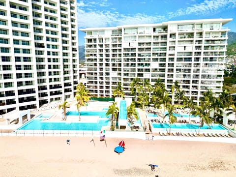 Property building, Bird's eye view, Swimming pool