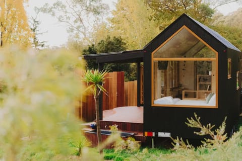 Property building, Patio, Spring, Day, Natural landscape, Garden, Garden view, River view
