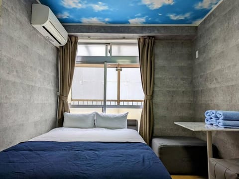 Bedroom, air conditioner