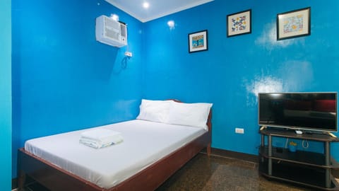 Bed, TV and multimedia, Bedroom, air conditioner
