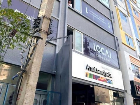 Facade/entrance