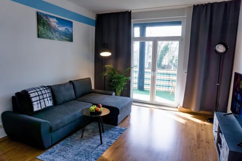 Communal lounge/ TV room, TV and multimedia, Living room, Seating area, Evening entertainment
