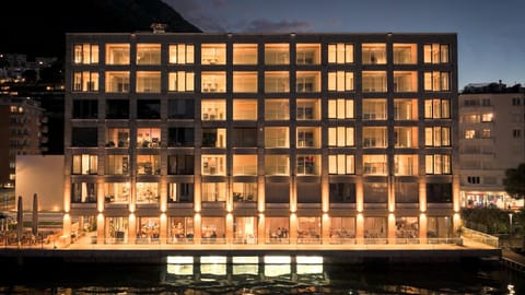 Property building, Restaurant/places to eat