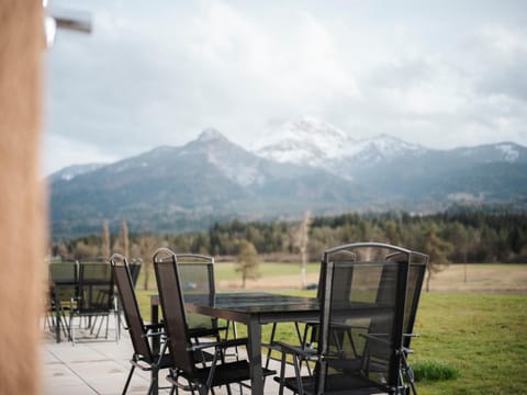 Nearby landmark, Spring, Day, Natural landscape, Dining area, Mountain view