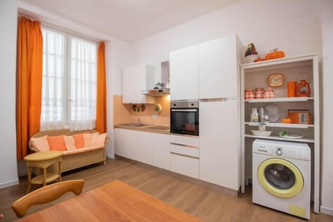 Orange apartment - Genoa City Center Apartment in Genoa