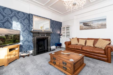 TV and multimedia, Living room, Other, Seating area, flat iron