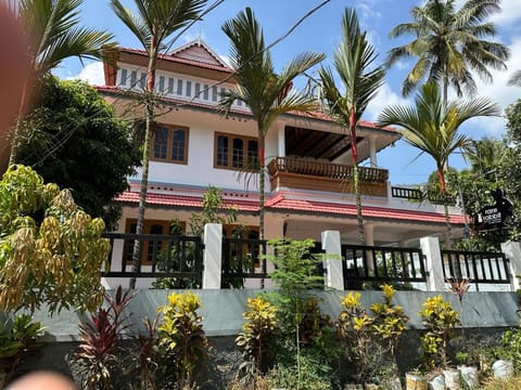 Property building, Patio, Garden, Balcony/Terrace, Garden view