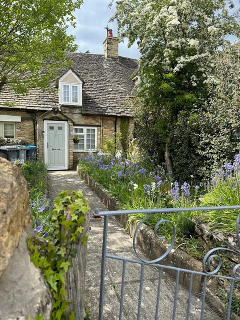 Property building, Spring, Garden, Garden view