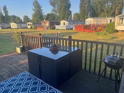 Beautiful 2 bedroom caravan on Billing Aquadrome Campground/
RV Resort in Northampton