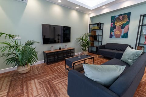 Communal lounge/ TV room, TV and multimedia, Living room