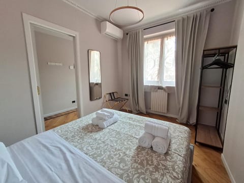 Bedroom, air conditioner