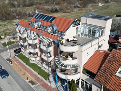 Property building, Day, Neighbourhood, Bird's eye view, City view, Street view, Location, Parking
