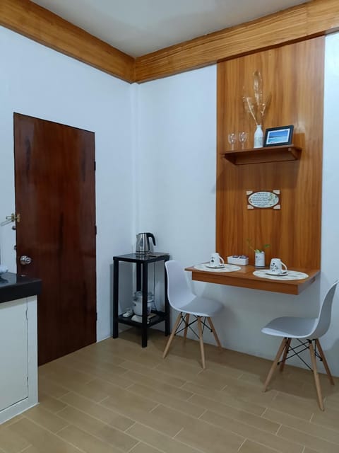 Coffee/tea facilities, Dining area