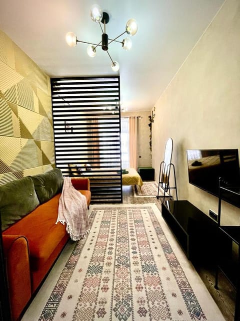Bed, Living room, Photo of the whole room, Seating area, Bedroom, fireplace