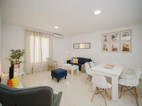 Living room, Seating area, Dining area, air conditioner