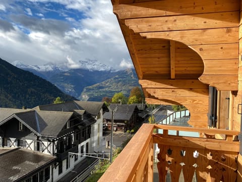Facade/entrance, Balcony/Terrace, Mountain view, Mountain view