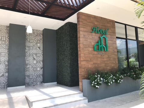 Facade/entrance
