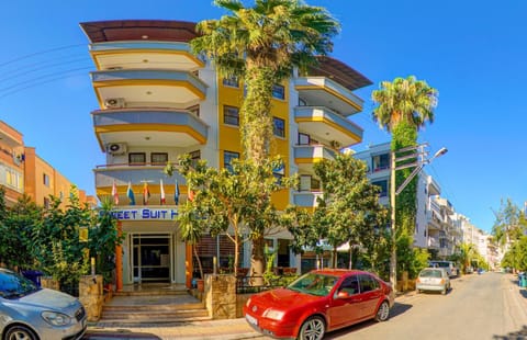 Property building, Neighbourhood, Street view, Location, Parking