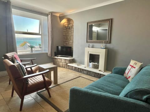 TV and multimedia, Seating area, Sea view