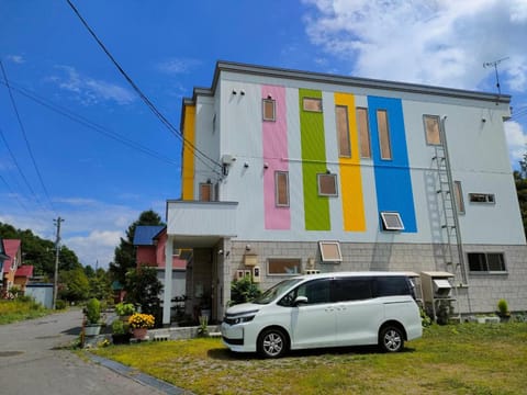 Property building, Day, Neighbourhood, Street view, Location, Parking