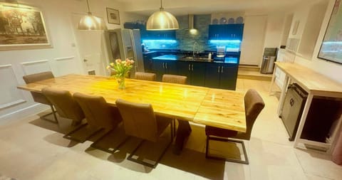 Dining area, Breakfast, dishwasher, stove, kitchen