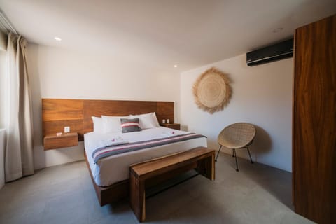 Bed, Photo of the whole room, Bedroom, air conditioner