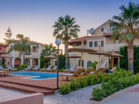 Property building, Garden, Swimming pool, Swimming pool