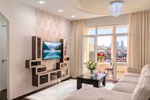 Balcony/Terrace, Living room, City view, Mountain view