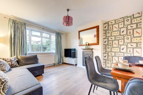 TV and multimedia, Living room, Seating area, Dining area, Evening entertainment