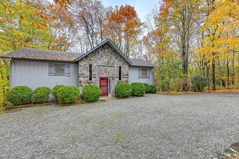 Deck and Community Perks Sky Valley Home! House in Sky Valley