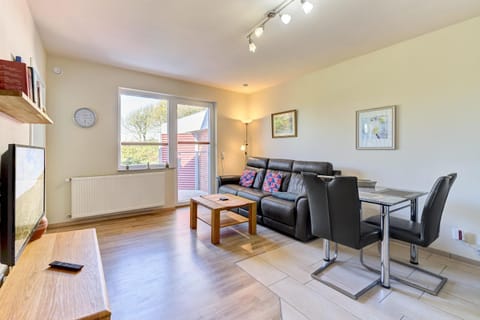 TV and multimedia, Living room, Seating area, Dining area, Evening entertainment