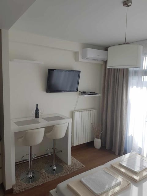 TV and multimedia, Dining area, hair dresser, air conditioner