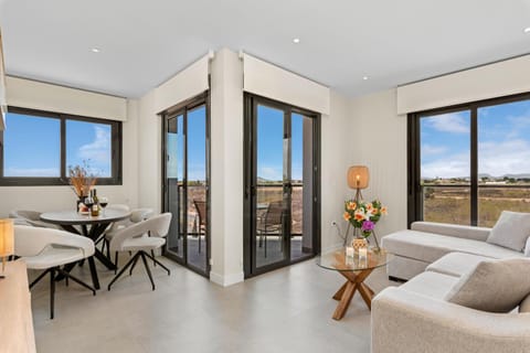 View (from property/room), Balcony/Terrace, Living room, Seating area, Dining area