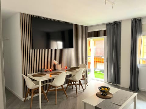 TV and multimedia, Living room, Seating area, Dining area