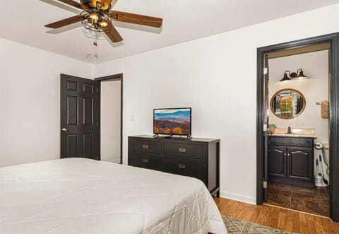 Willow Trace: Family Retreat, Hot Tub, Gaming! House in Sevierville