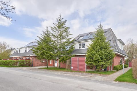 Property building, Street view