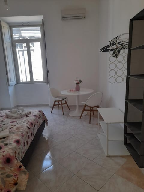 Bed, Bedroom, air conditioner