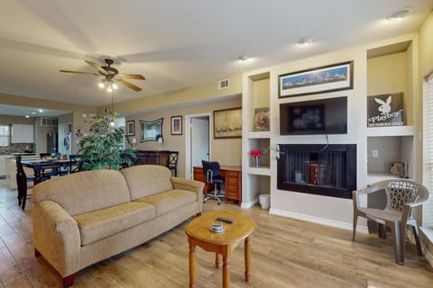 Mariner Village 108 Apartment in Taylor Lake Village