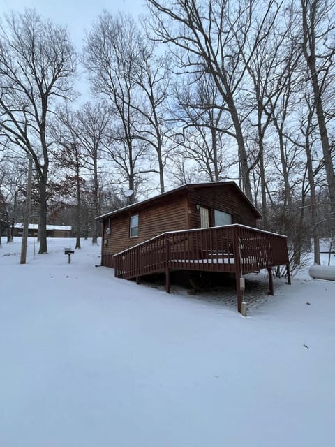 One Bedroom Cozy Cabin #23 on Patoka Lake in Southern Indiana Cabin in Indiana