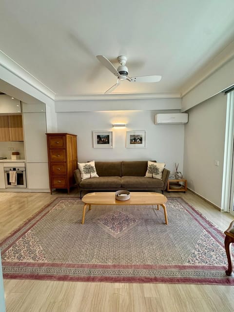 Peter's Place Apartment in Vouliagmeni