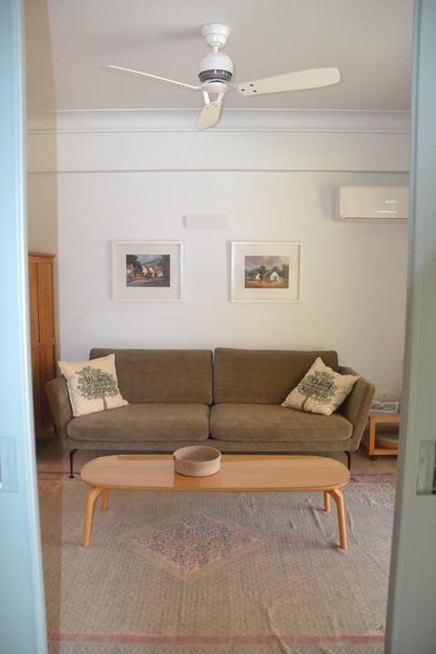 Peter's Place Apartment in Vouliagmeni