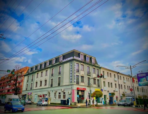 Property building, Day, Neighbourhood, City view, Street view, Location