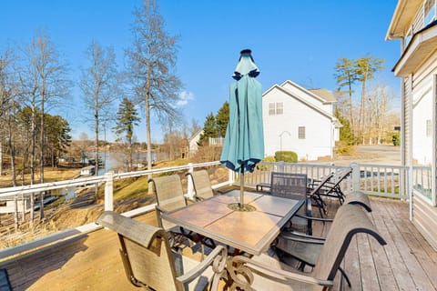 Poppy's Playhouse House in Lake Anna