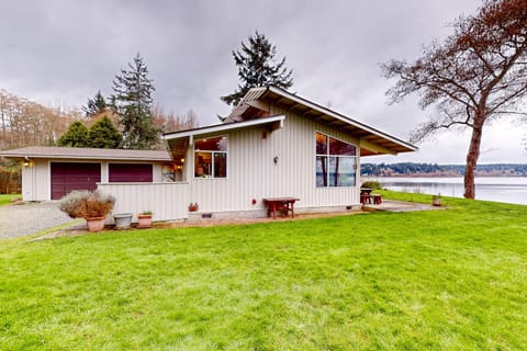 Bay Breeze Bliss House in Vashon