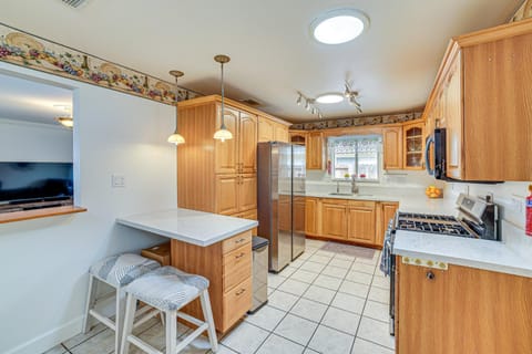 Family-Friendly Loma Linda Retreat Walk to LLU House in Loma Linda