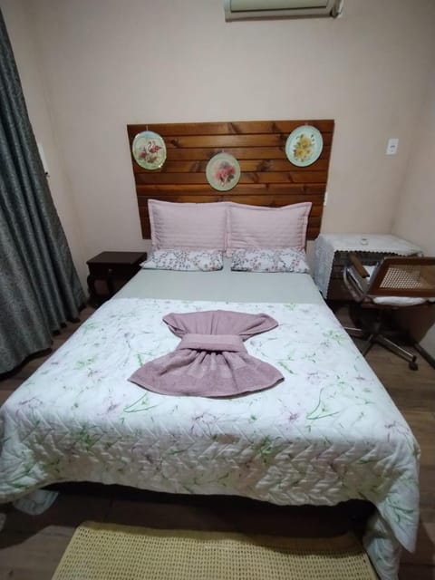Bed, Bedroom, air conditioner