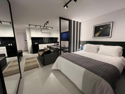 Bed, Kitchen or kitchenette, Living room, Bedroom, air conditioner